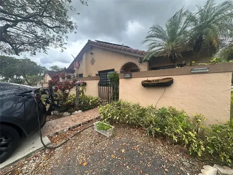 6633 NW 178th Terrace Hialeah FL 33015