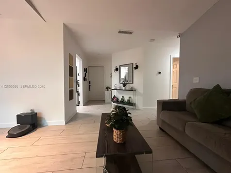 6633 NW 178th Terrace Hialeah FL 33015