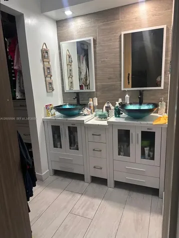 6633 NW 178th Terrace Hialeah FL 33015
