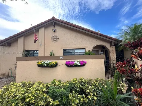 6633 NW 178th Terrace Hialeah FL 33015