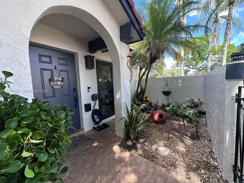 6633 NW 178th Terrace Hialeah FL 33015