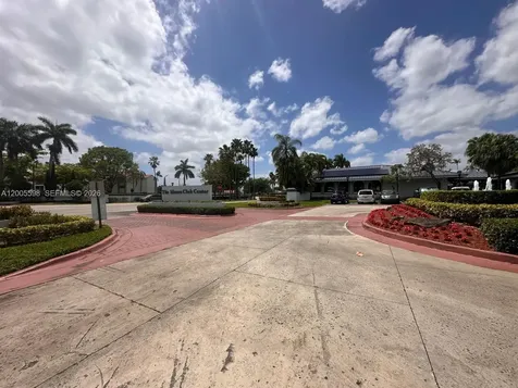 6633 NW 178th Terrace Hialeah FL 33015