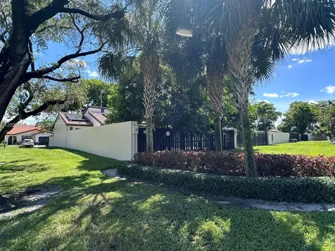 6633 NW 178th Terrace Hialeah FL 33015