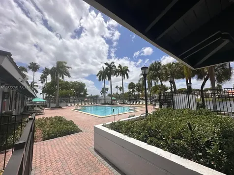 6633 NW 178th Terrace Hialeah FL 33015