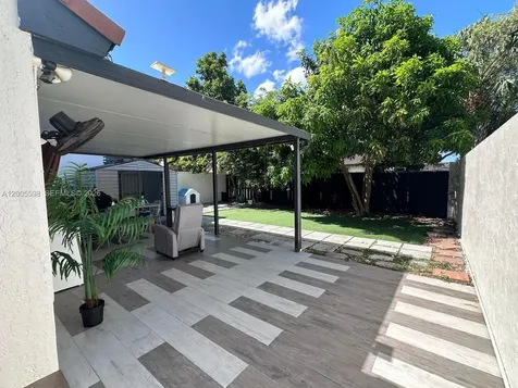 6633 NW 178th Terrace Hialeah FL 33015