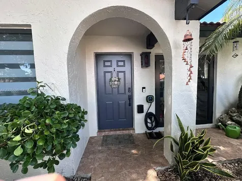 6633 NW 178th Terrace Hialeah FL 33015