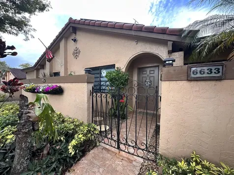 6633 NW 178th Terrace Hialeah FL 33015