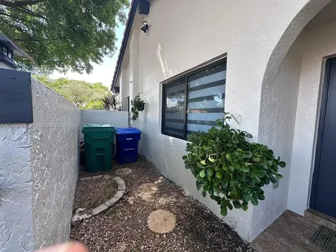 6633 NW 178th Terrace Hialeah FL 33015