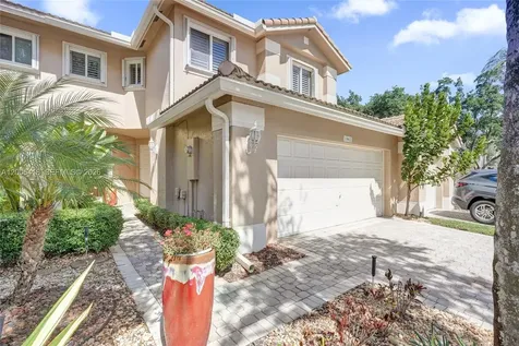 1062 SW 158th Avenue Pembroke Pines FL 33027