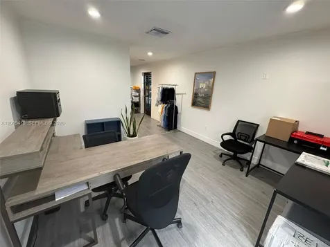 5520-5522 NW 72nd Avenue Miami FL 33166