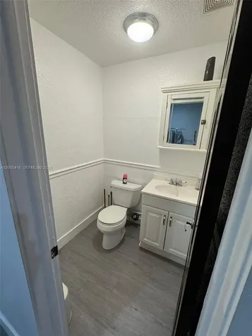 5520-5522 NW 72nd Avenue Miami FL 33166