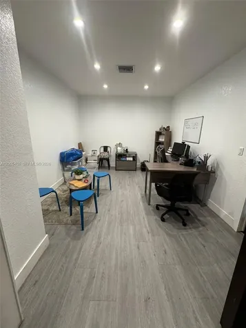 5520-5522 NW 72nd Avenue Miami FL 33166
