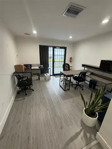 5520-5522 NW 72nd Avenue Miami FL 33166