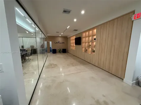 5520-5522 NW 72nd Avenue Miami FL 33166