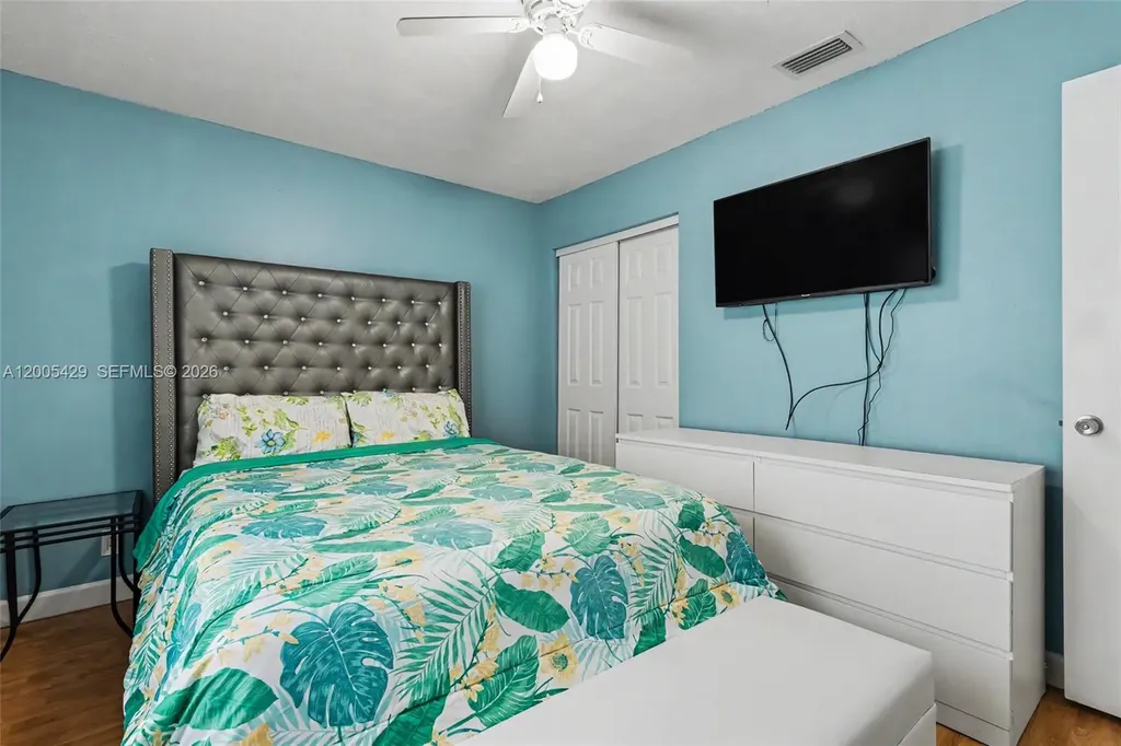 2439 NW 95th Avenue Coral Springs FL 33065