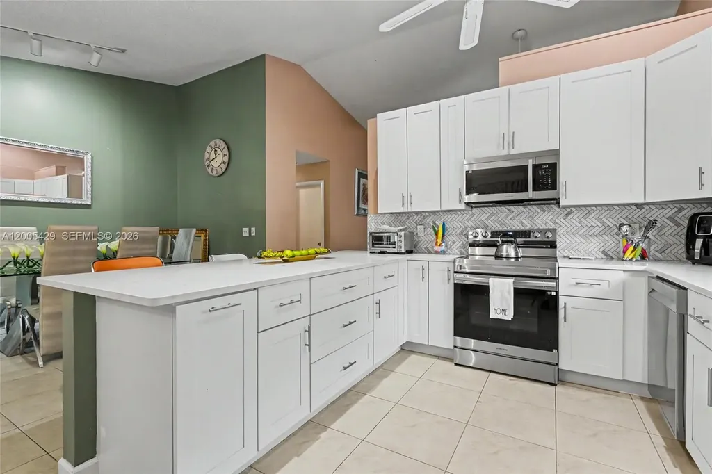 2439 NW 95th Avenue Coral Springs FL 33065