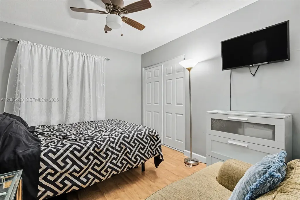 2439 NW 95th Avenue Coral Springs FL 33065