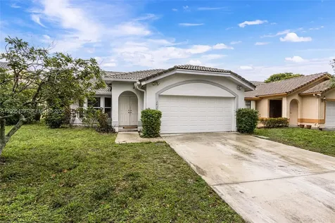 2439 NW 95th Avenue Coral Springs FL 33065