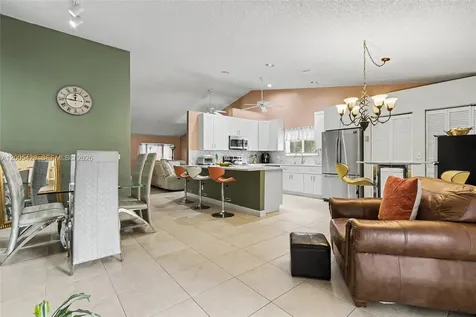 2439 NW 95th Avenue Coral Springs FL 33065