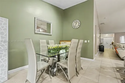 2439 NW 95th Avenue Coral Springs FL 33065