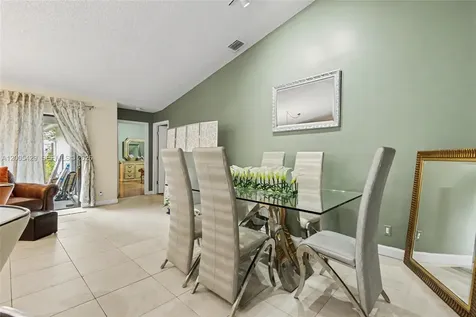 2439 NW 95th Avenue Coral Springs FL 33065