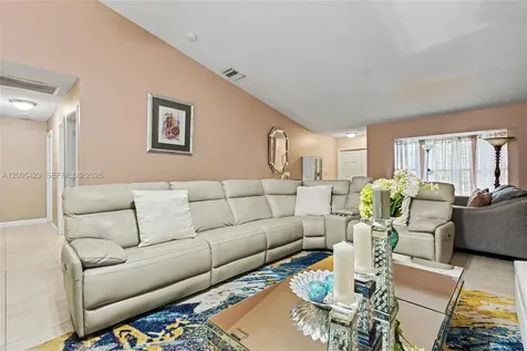 2439 NW 95th Avenue Coral Springs FL 33065