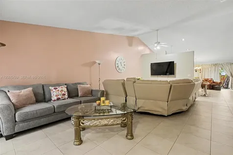 2439 NW 95th Avenue Coral Springs FL 33065