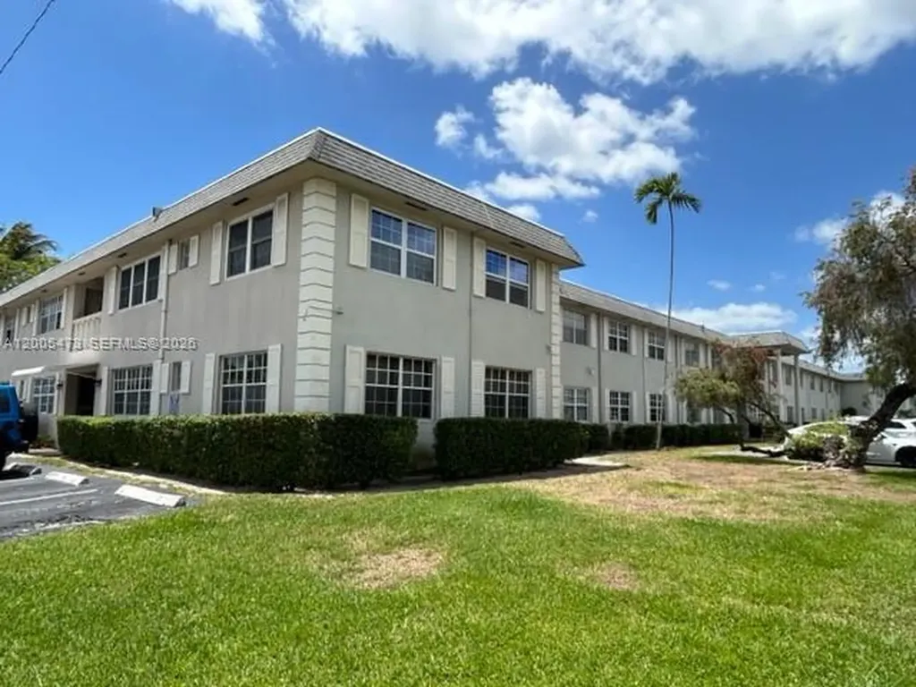 1520 Mckinley Street Hollywood FL 33020