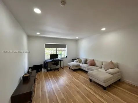 1520 Mckinley Street Hollywood FL 33020