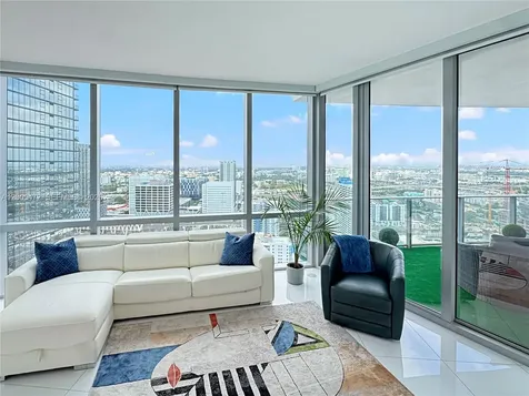 851 NE 1st Avenue Miami FL 33132