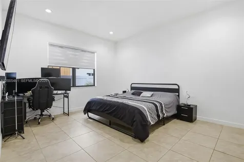 3518 W 86th Terrace Hialeah FL 33018