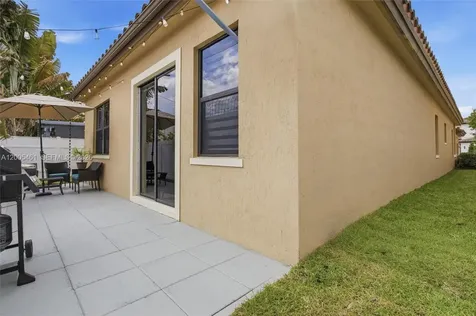 3518 W 86th Terrace Hialeah FL 33018