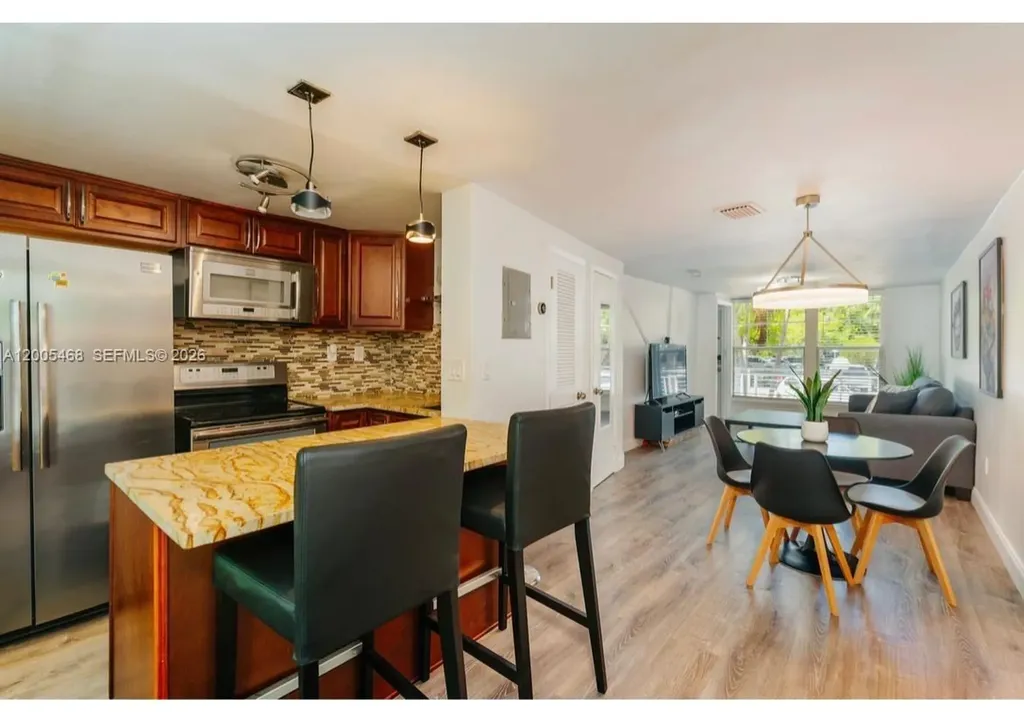 6865 Bay Drive Miami Beach FL 33141