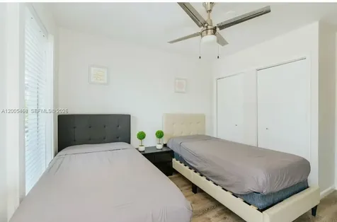 6865 Bay Drive Miami Beach FL 33141