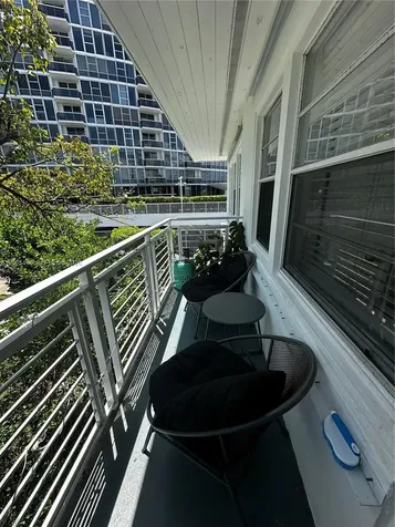 6865 Bay Drive Miami Beach FL 33141