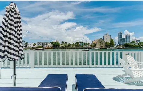 6865 Bay Drive Miami Beach FL 33141