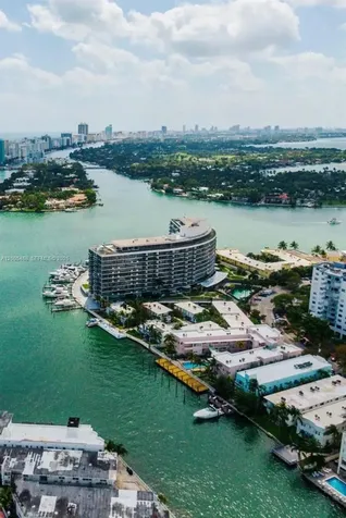 6865 Bay Drive Miami Beach FL 33141