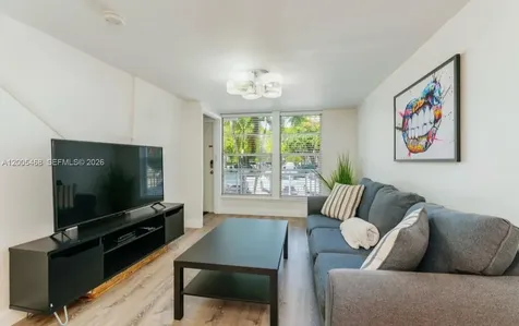 6865 Bay Drive Miami Beach FL 33141