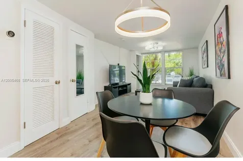 6865 Bay Drive Miami Beach FL 33141