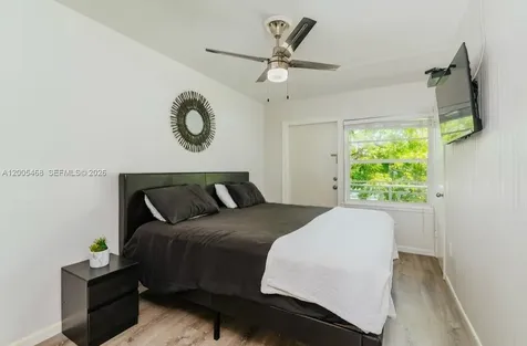 6865 Bay Drive Miami Beach FL 33141