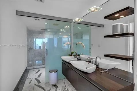 200 Biscayne Boulevard Way Miami FL 33131