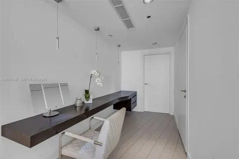 200 Biscayne Boulevard Way Miami FL 33131