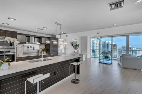 200 Biscayne Boulevard Way Miami FL 33131