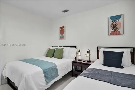 6452 Custer Hollywood FL 33024-2024