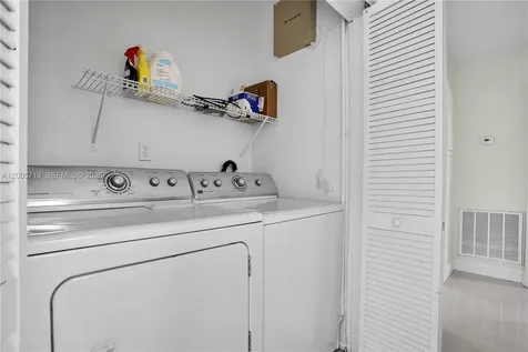 6452 Custer Hollywood FL 33024-2024