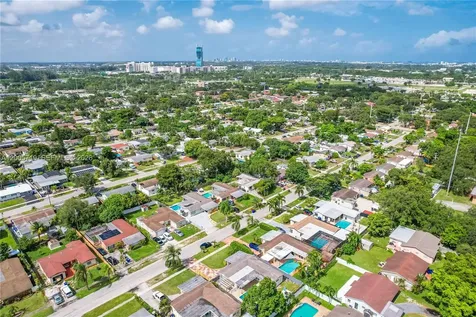 6452 Custer Hollywood FL 33024-2024