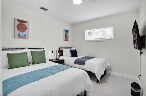 6452 Custer Hollywood FL 33024-2024