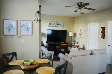 13865 SW 275th Terrace Homestead FL 33032