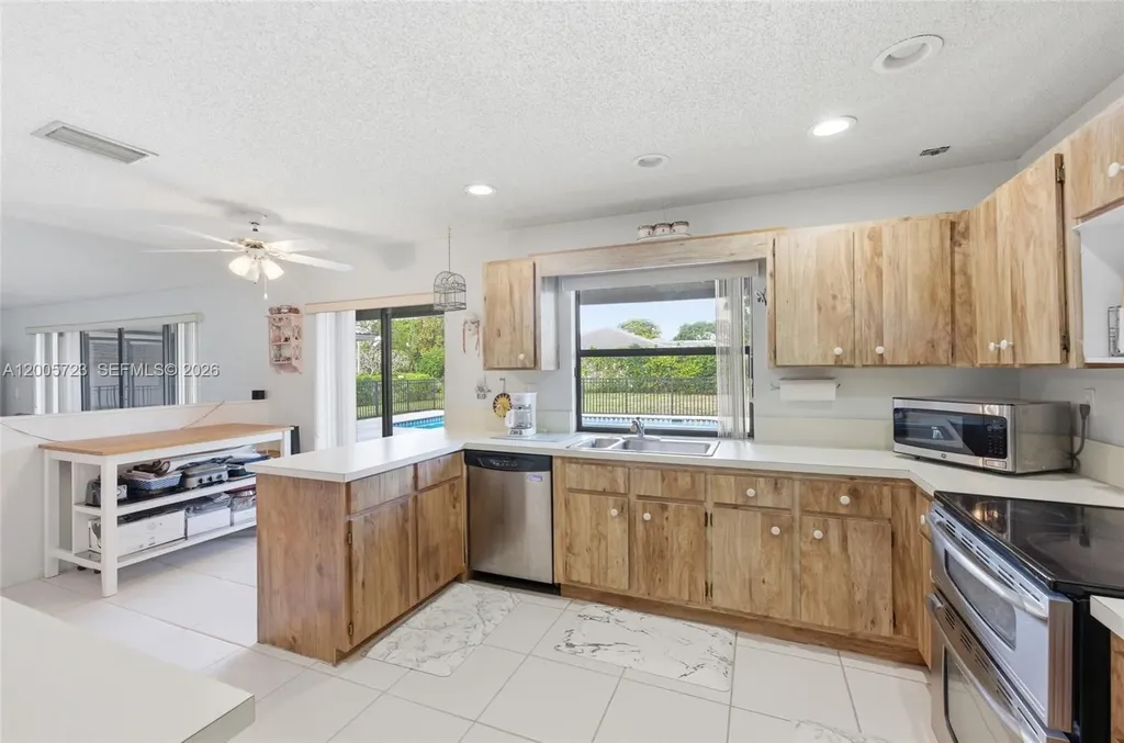 120 NW 84th Way Coral Springs FL 33071