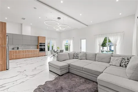 635 SW 9th Street Hallandale Beach FL 33009